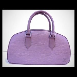 **SOLD**Auth Louis Vuitton epi lilac jasmin purse