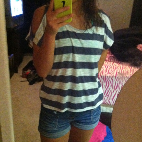 Grey and white open sleeve top - Picture 3 of 3