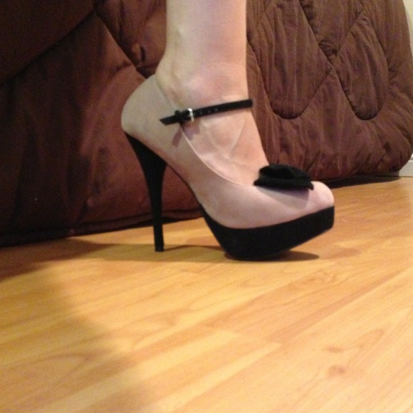 Marco Santi Bow Heels - Picture 4 of 4