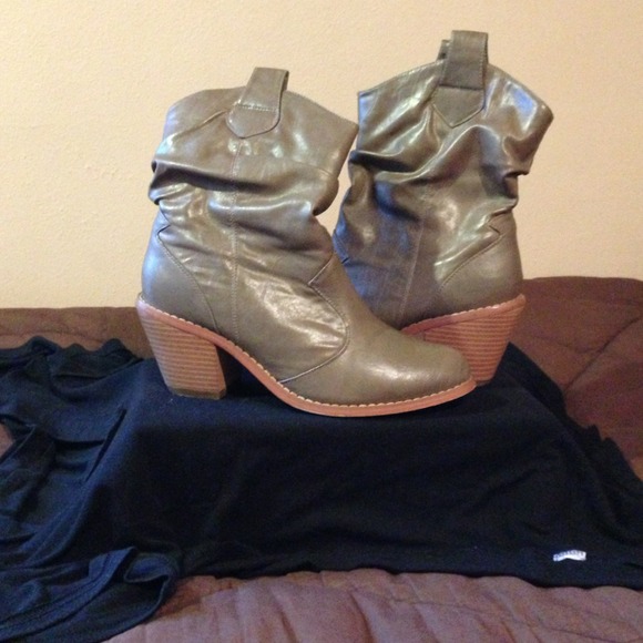 Bamboo Ankle Boots in Gray