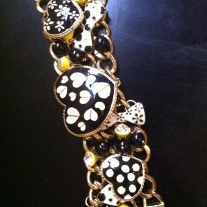 BETSEY  JOHNSON BRACELET -