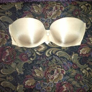 Victoria's Secret strapless push-up bra 🎀