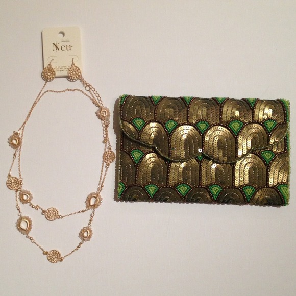 Beaded clutch with jewelry bundle