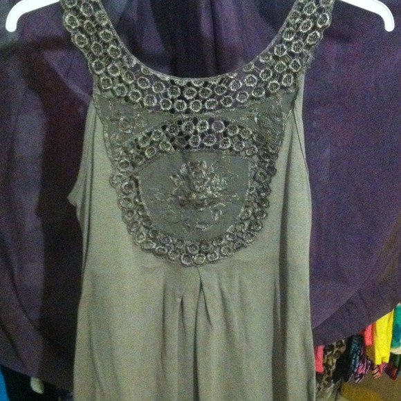 Tank top - Picture 2 of 3
