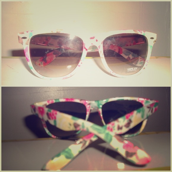 Floral print glasses 💞