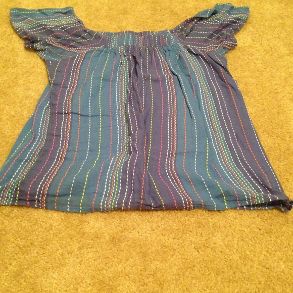 Short sleeved top with stitch design