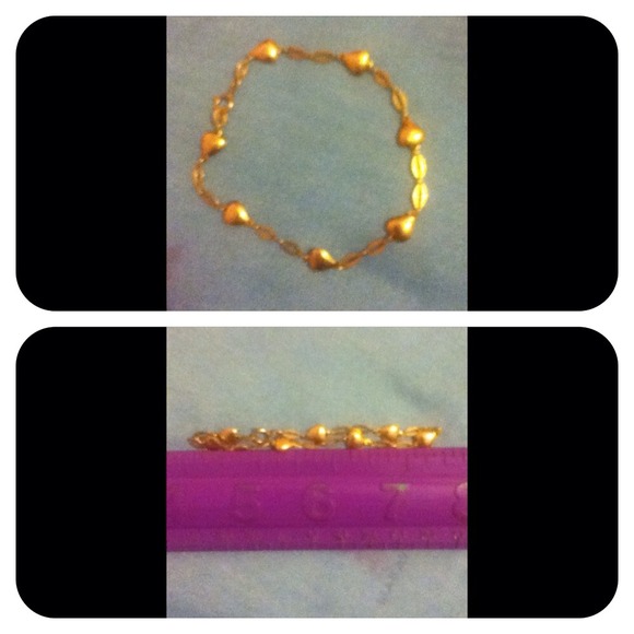 Gold Bracelet w/ Little Hearts