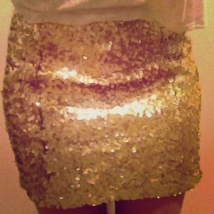 ⭐️ON HOLD ⭐️Gold Sequined Mini