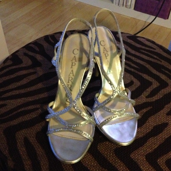 Beautiful silver heels. - Picture 1 of 4