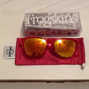 Oakley special edition frog skins!
