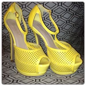 Shoe Dazzle Yellow Sandals