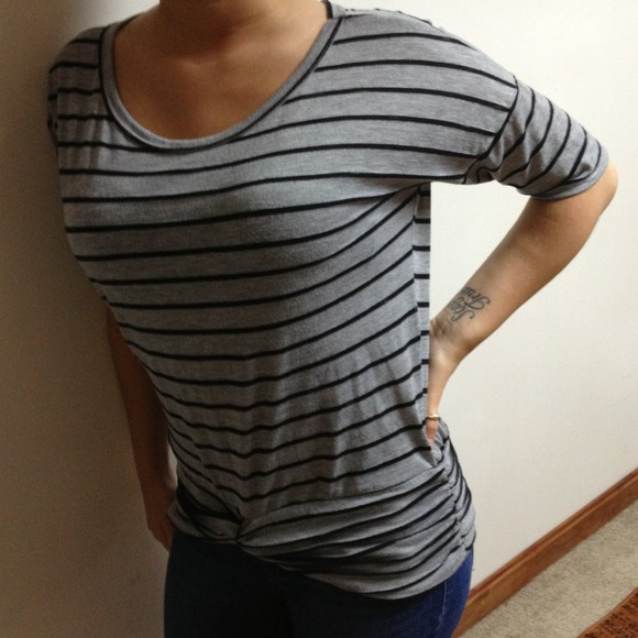 🚫🚫SOLD🚫🚫Gray & black striped tee