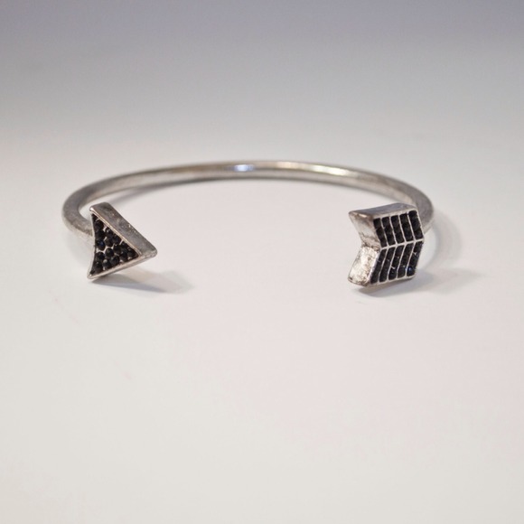 Arrow bracelet