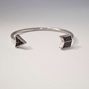 Arrow bracelet