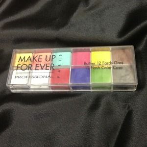 SOLD! Make Up For Ever Flash Palette
