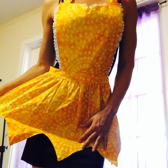 ✨HP✨ Sunshine Apron + Hat! - Picture 4 of 4