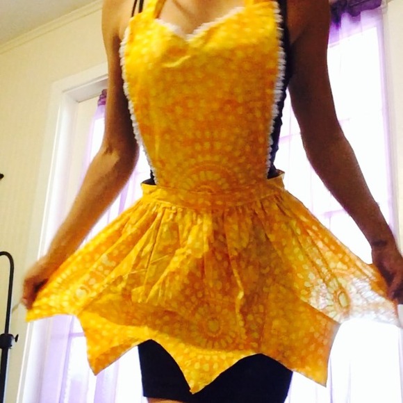 ✨HP✨ Sunshine Apron + Hat! - Picture 3 of 4