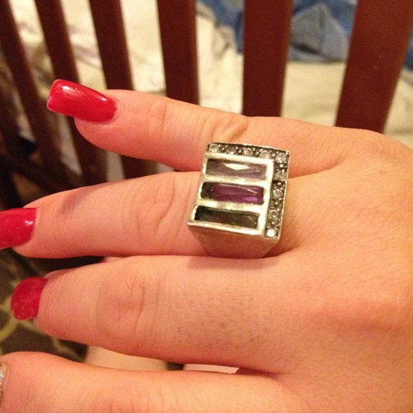 Silver, cute ring. I believe side stones are cz - Picture 3 of 3