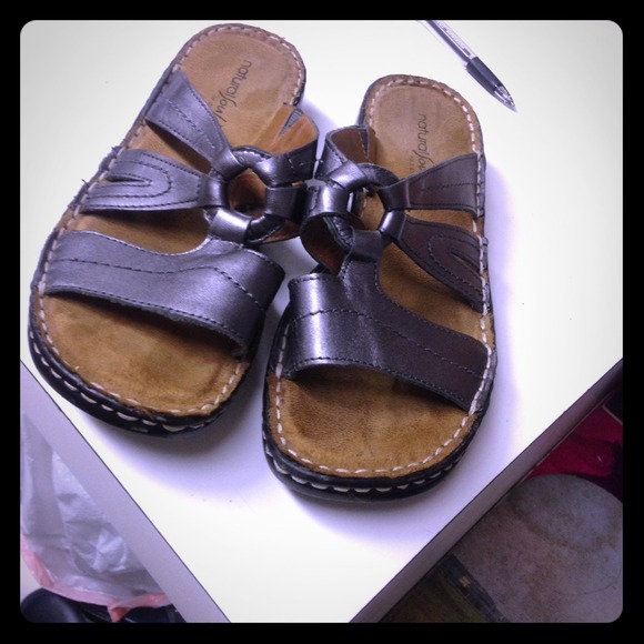 Brown naturalizer sandals