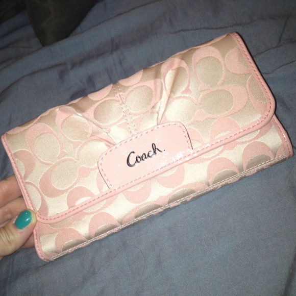 Coach Clutches & Wallets - 💢SOLD💢Pink COACH wallet