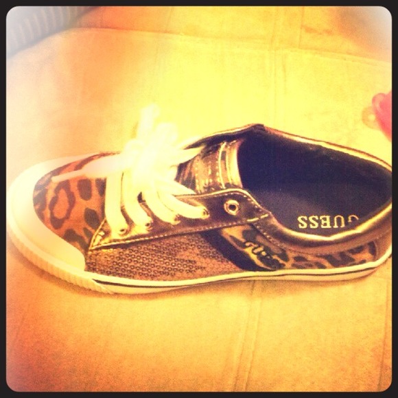 🚫sold Guess leopard sequin shoes - Picture 1 of 3