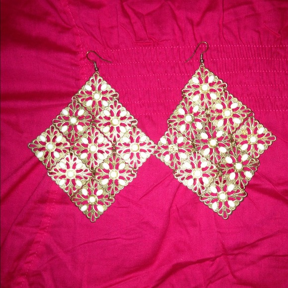 🔴Beautiful Earrings ✨🌟✨not heavy😘Swankish💝