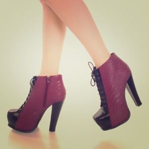 just reduced! 2 tone scale textured lace up bootie
