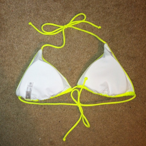 🎀PRICE REDUCED🎀 Victoria's Secret Bikini Top - Picture 2 of 3
