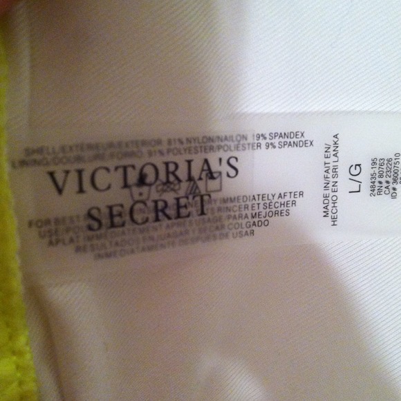 🎀PRICE REDUCED🎀 Victoria's Secret Bikini Top - Picture 3 of 3