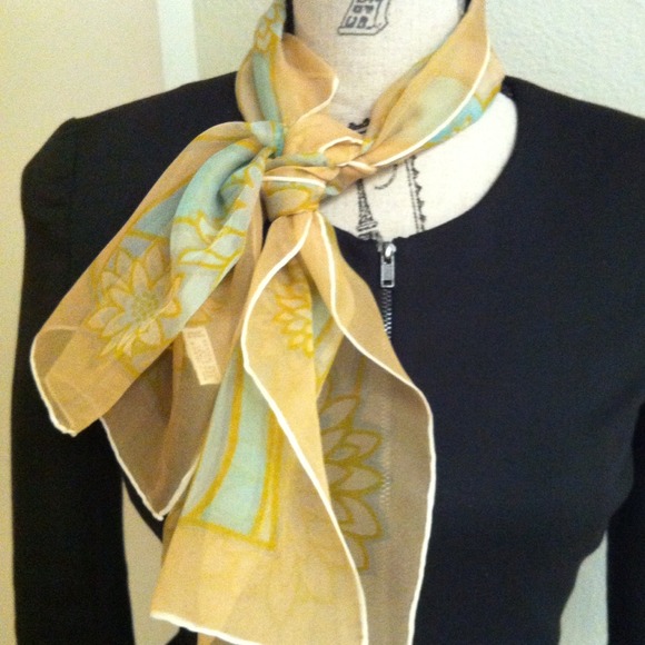 Scarf - Picture 1 of 4
