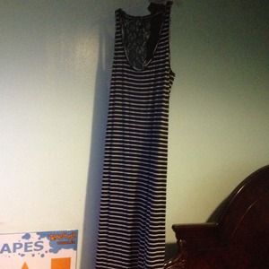Jessica Simpson Black and white striped maxi sz L
