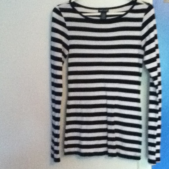 Black and white stripe long sleeved top