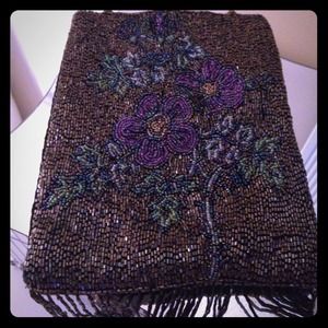 ⬇️ Small beaded purse