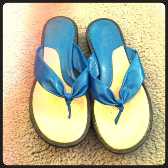 Comfy blue flip flops 💙