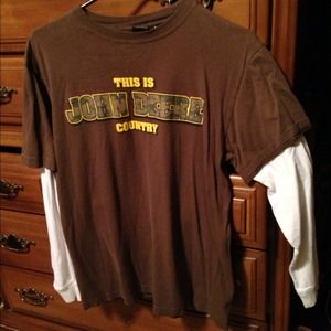 **Traded**Boys John Deere long sleeved shirt