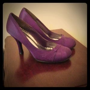 Charlotte Russe purple satin pump