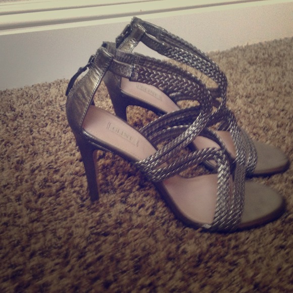 Pewter heel