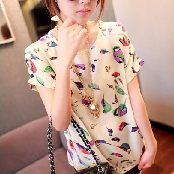 📌Sold -Adorable chiffon top blouse with birds