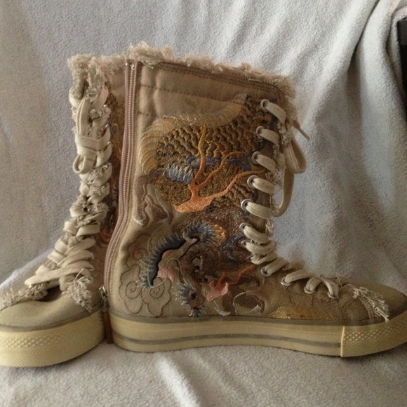 Brand New! Never worn - Picture 3 of 4