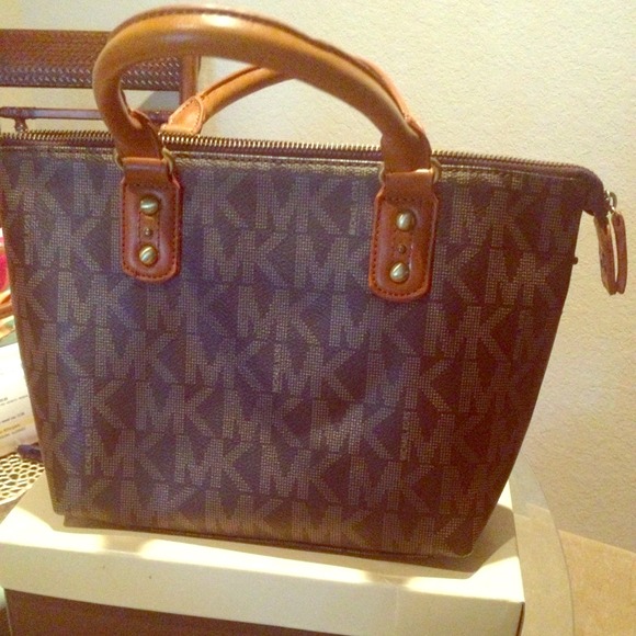 Mini MK Tote ✨✨RESERVRD✨✨
