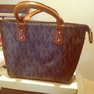 Mini MK Tote ✨✨RESERVRD✨✨