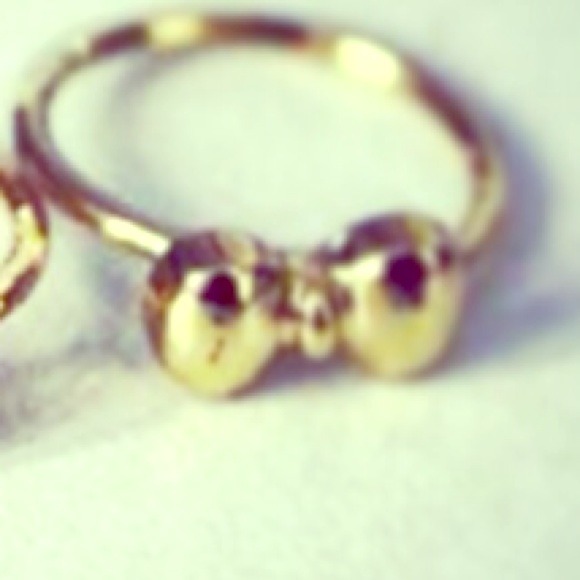 Cute fake gold peace sign ring!