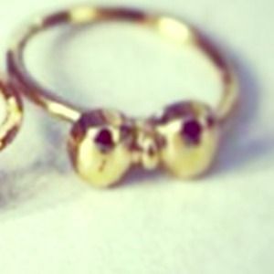 Cute fake gold peace sign ring!