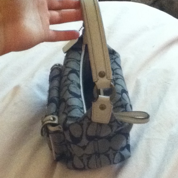 Limited Edition Denim Coach bag. - Picture 4 of 4