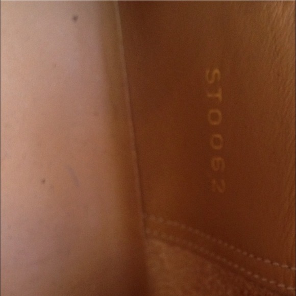 SOLD! !Authentic Men's Louis Vuitton Dress Shoes - Picture 4 of 4