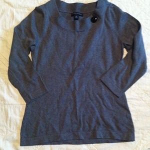 Banana Republic grey 3/4 sleeve top. Size S