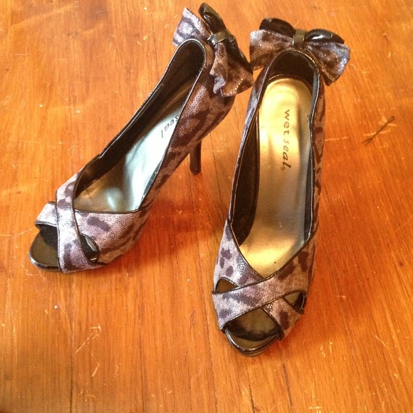 Leopard (purple/grey and black) peep toe heels - Picture 2 of 4