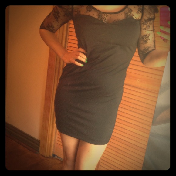 Black dress / longshirt poof sleeves lace arms