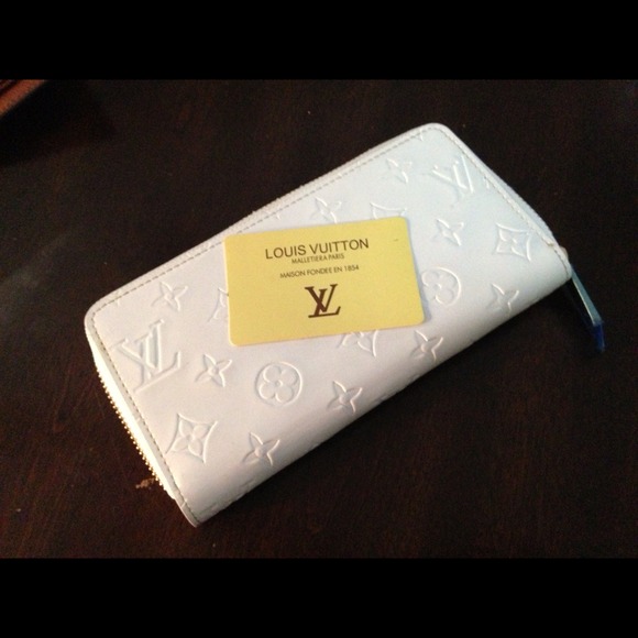 📍Sold 📍Lv wallet inspired white color new