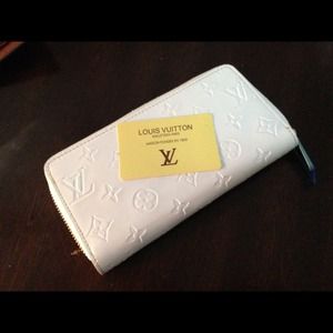 📍Sold 📍Lv wallet inspired white color new